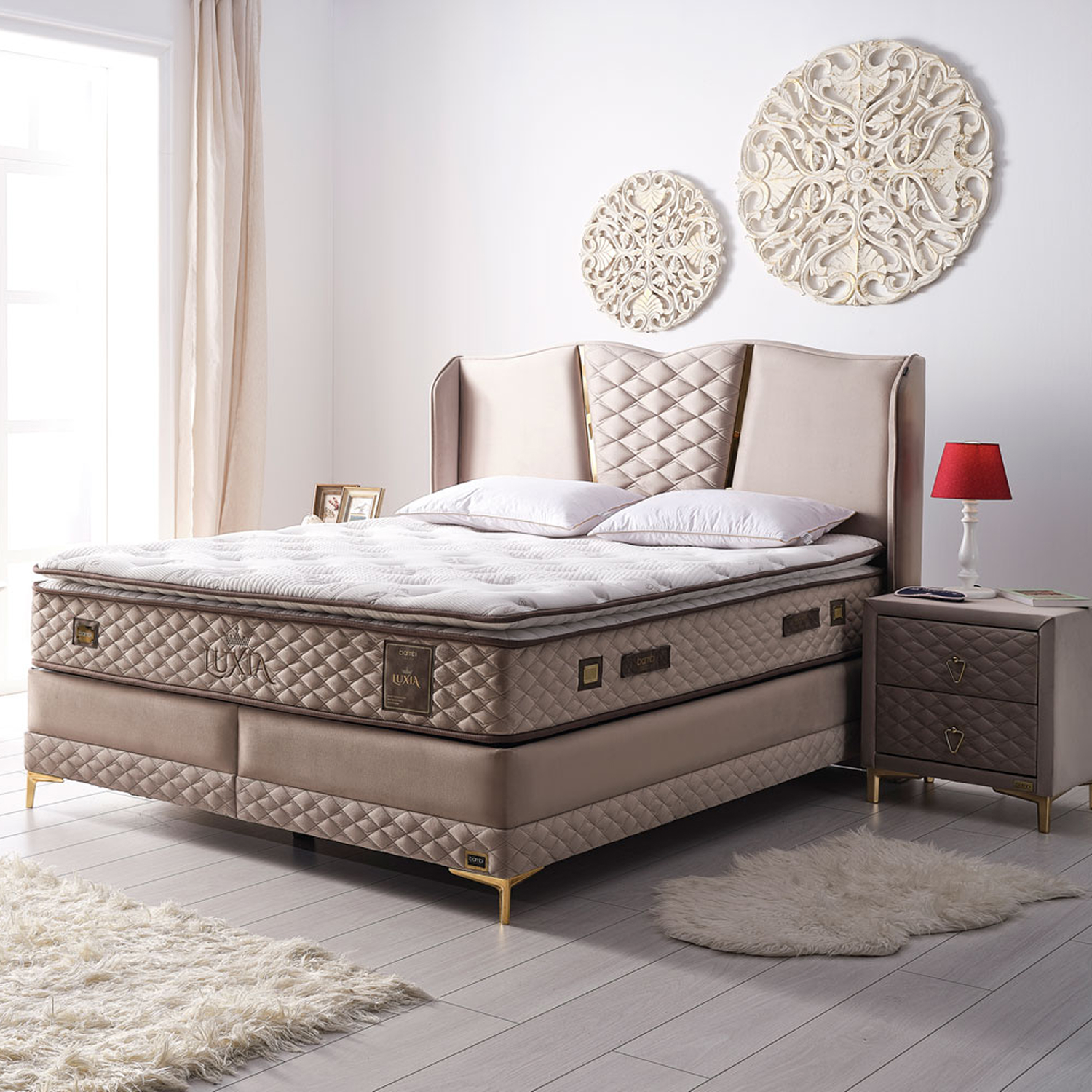 Boxspring avec coffre de rangement et matelas orthopedique en mousse hypersoft style beaute prestige collection LUXIA décor